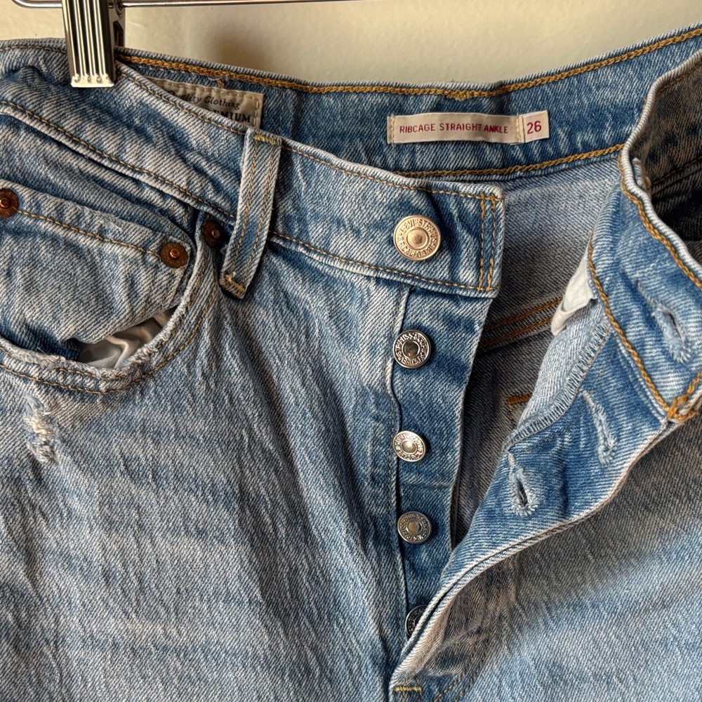 Levi's Ribcage Blue Distressed Jeans - Picture 3 of 6